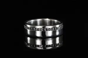 BLACK DIAMOND OFFSET IN WHITE GOLD MEN'S RING