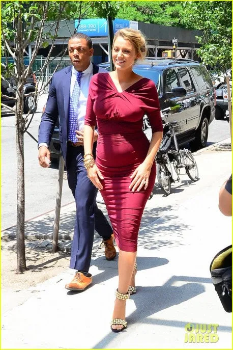 Burgundy Blake Lively Pregnant Maternity Dress Half Sleeve Prom Celebrity Formal Dress Online