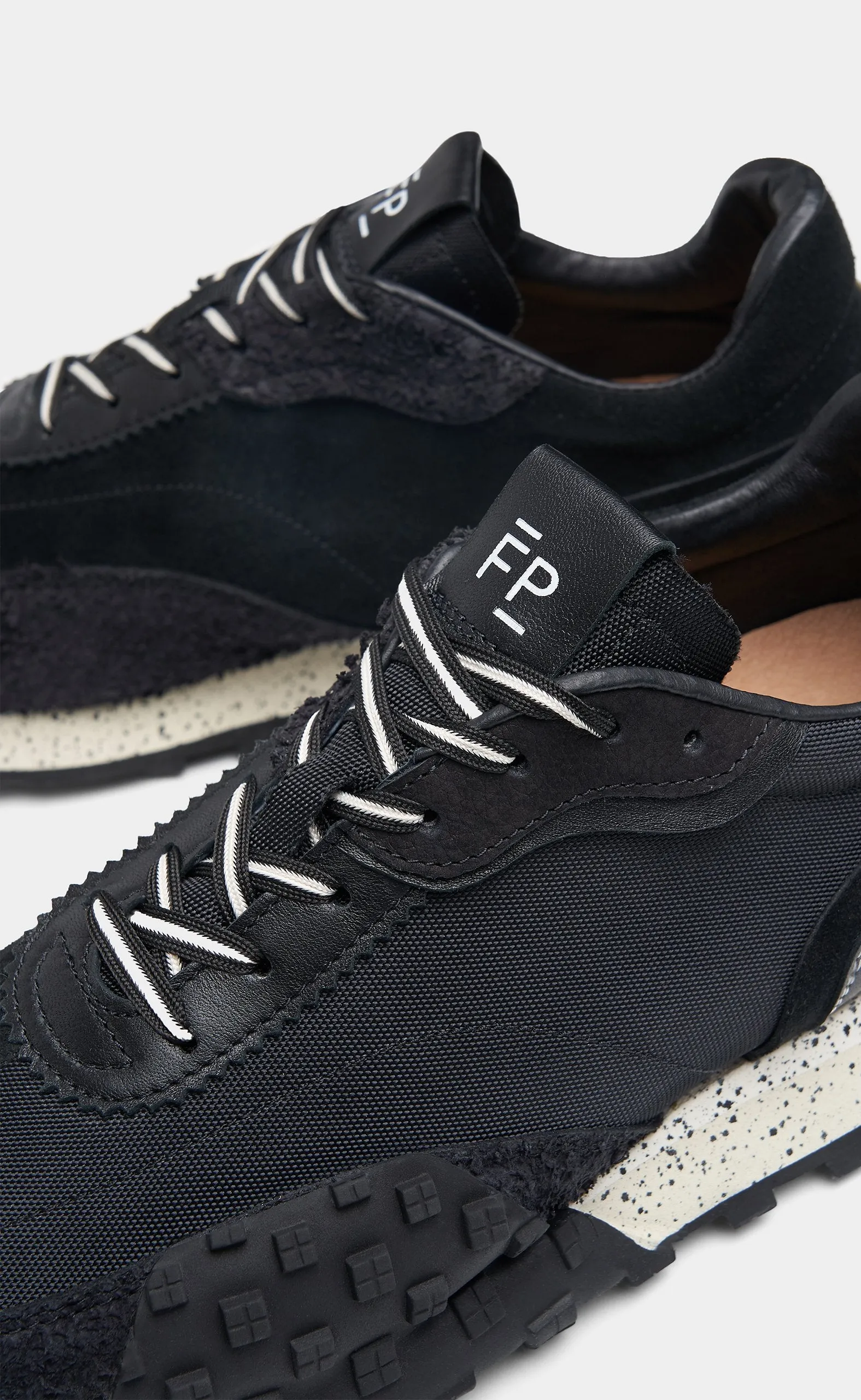 Filling Pieces Crease Runner Sprint Black