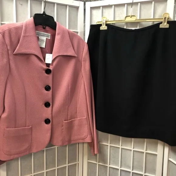 Jessica Howard/Le Suit, Woman, skirt suit,Rose,Black,Sz 14,Long Sleeve,Buttons.!