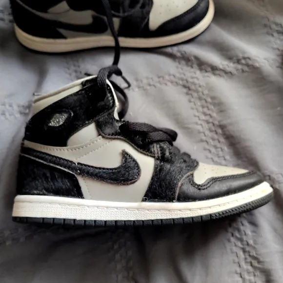 Jordan's retro boys