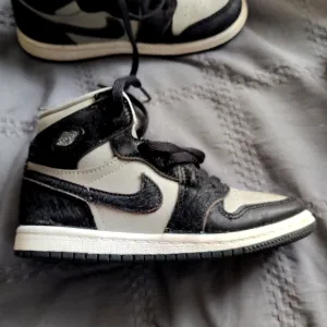 Jordan's retro boys