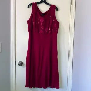 Le Bos women’s plus size formal‎ dress size 20W Maroon sequins sleeveless
