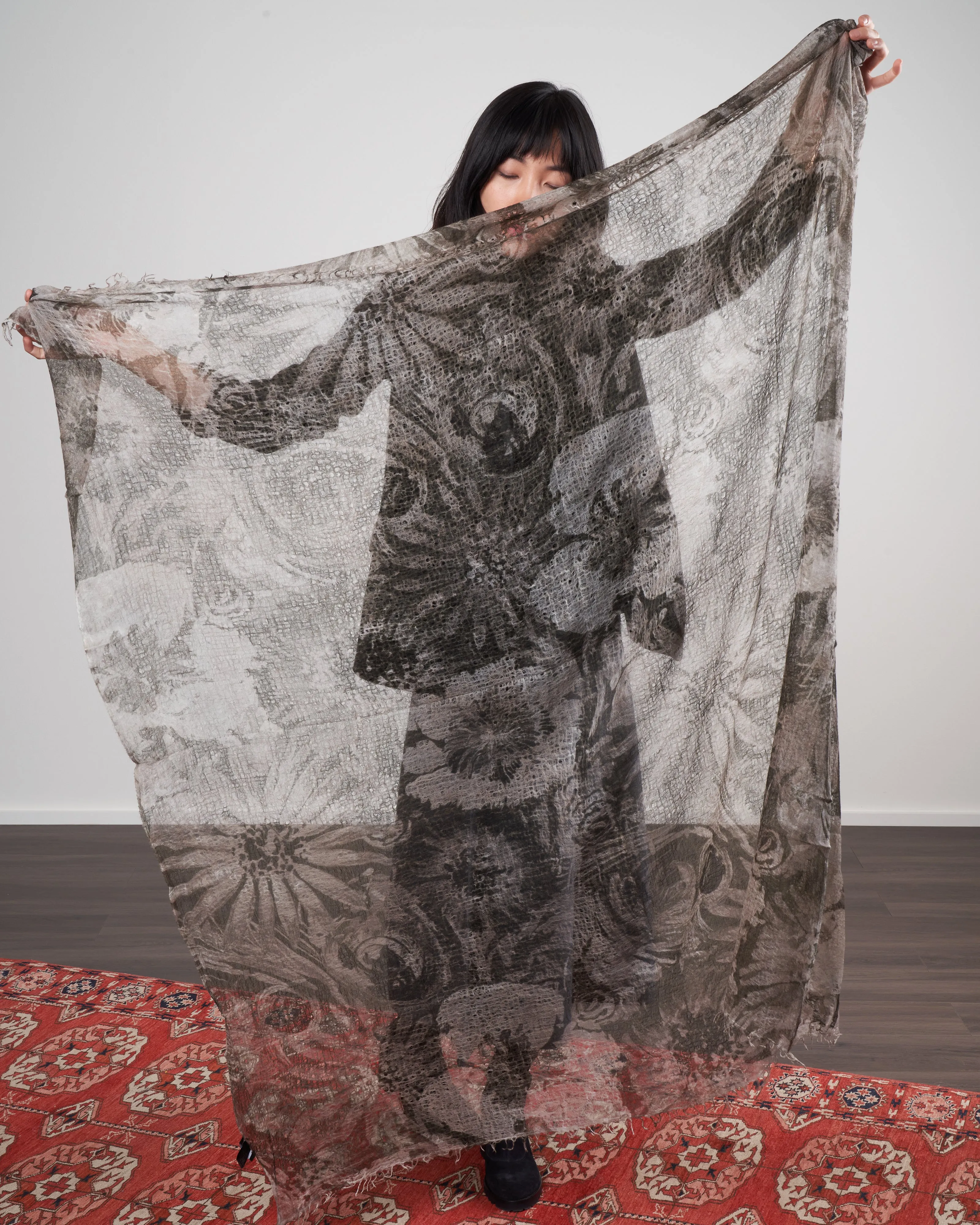 light cashmere scarf with sunflowers print - 130 x 130 - rice