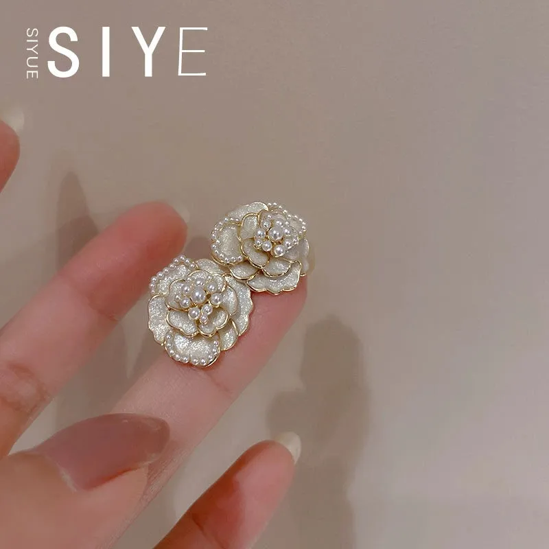 Luxury White Lover Retro Minority Pearl Earrings