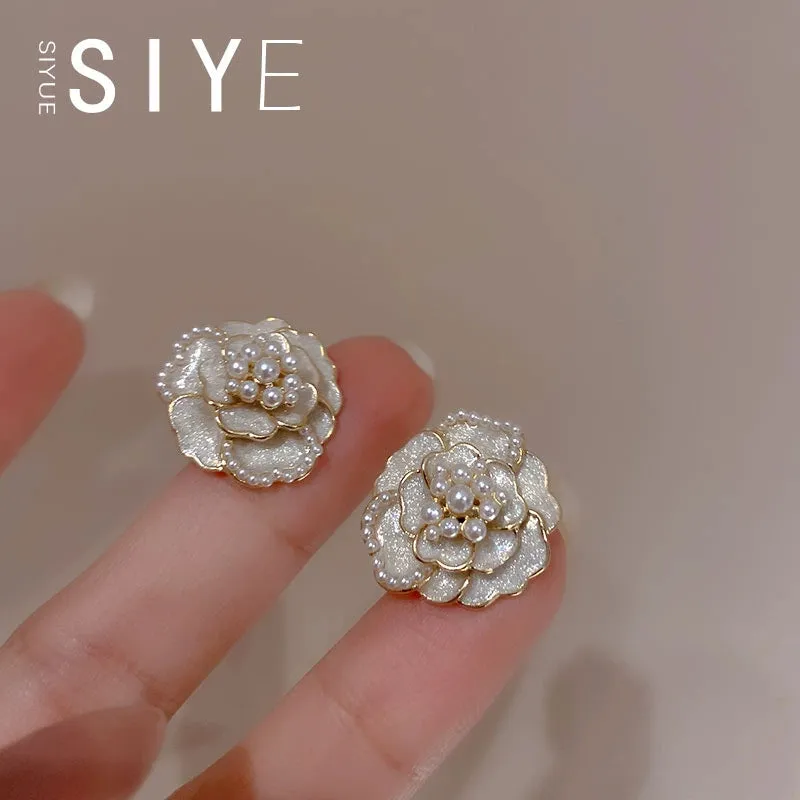 Luxury White Lover Retro Minority Pearl Earrings
