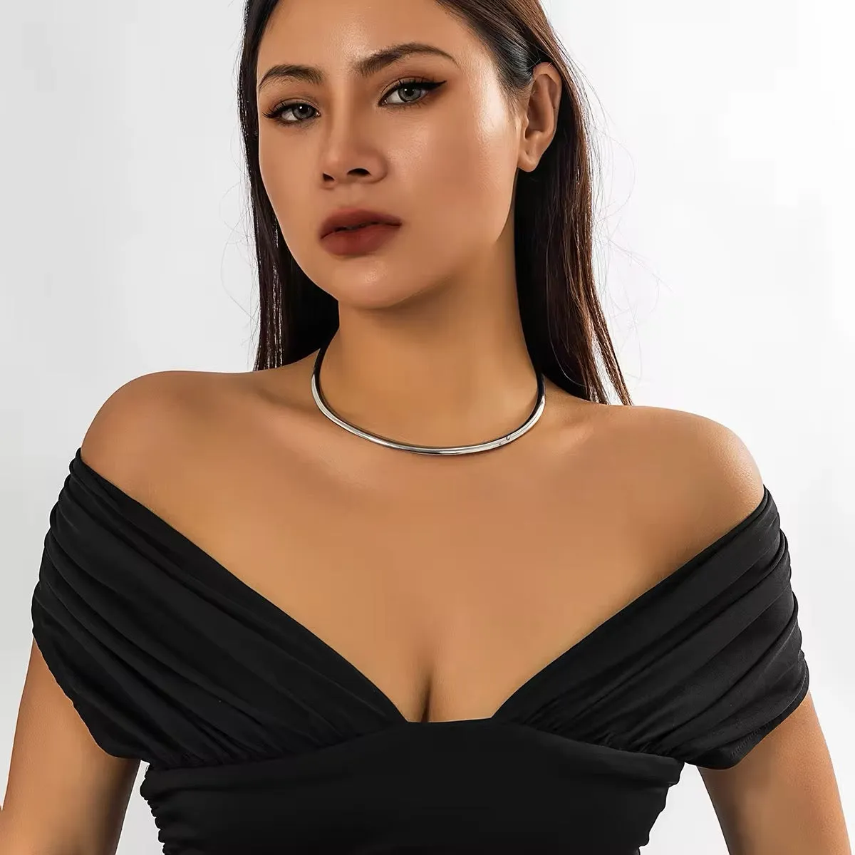 Minimalist Retro Aesthetic Round Torques Collar Necklace