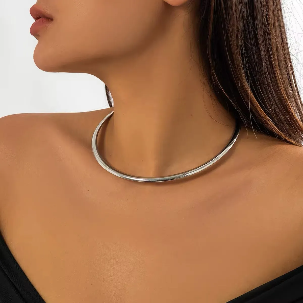 Minimalist Retro Aesthetic Round Torques Collar Necklace