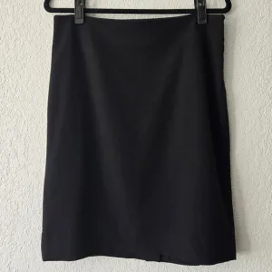 M.M. Lafleur New York 8 Black Mini Pencil Skirt