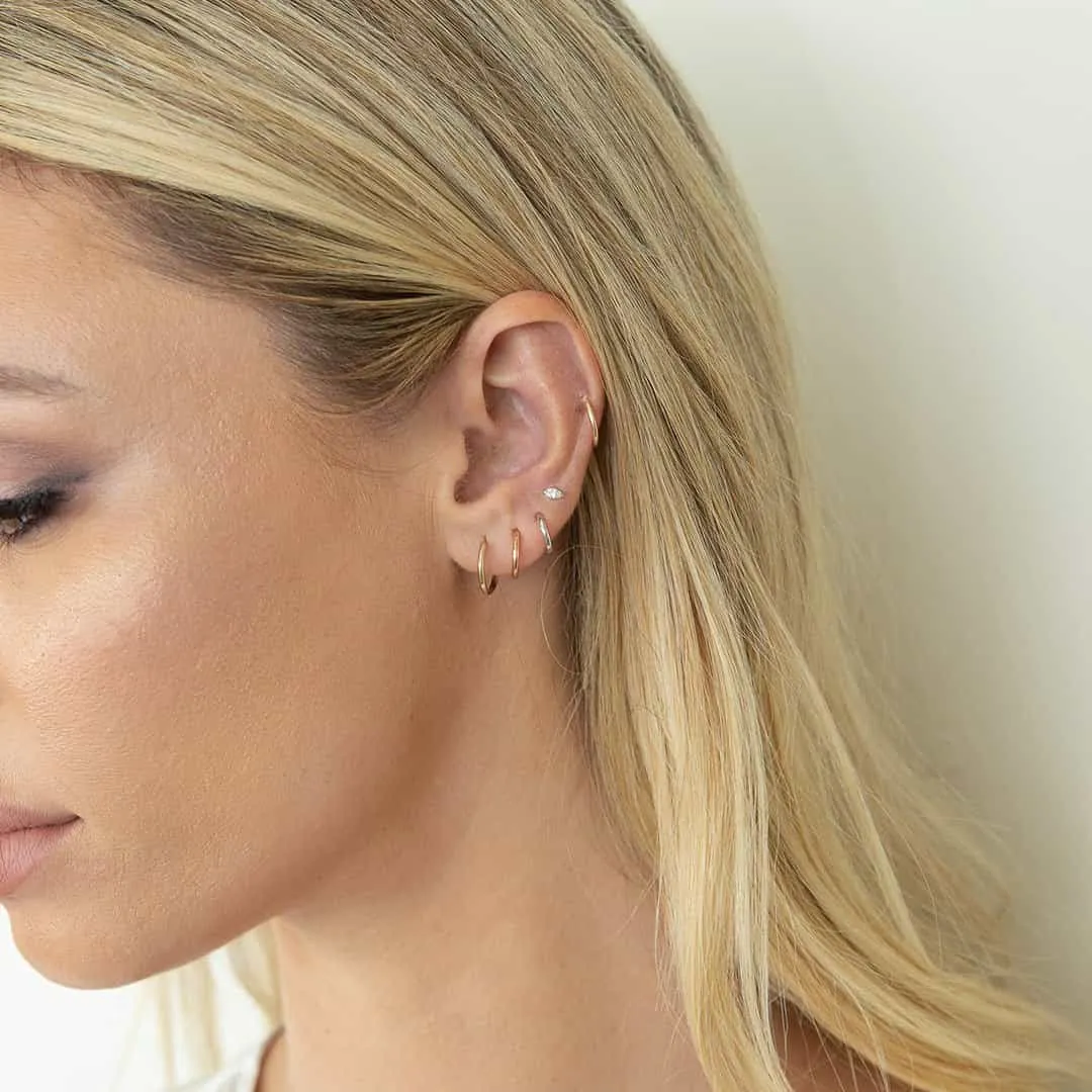 Moyen Solid Huggie Hoop Earrings