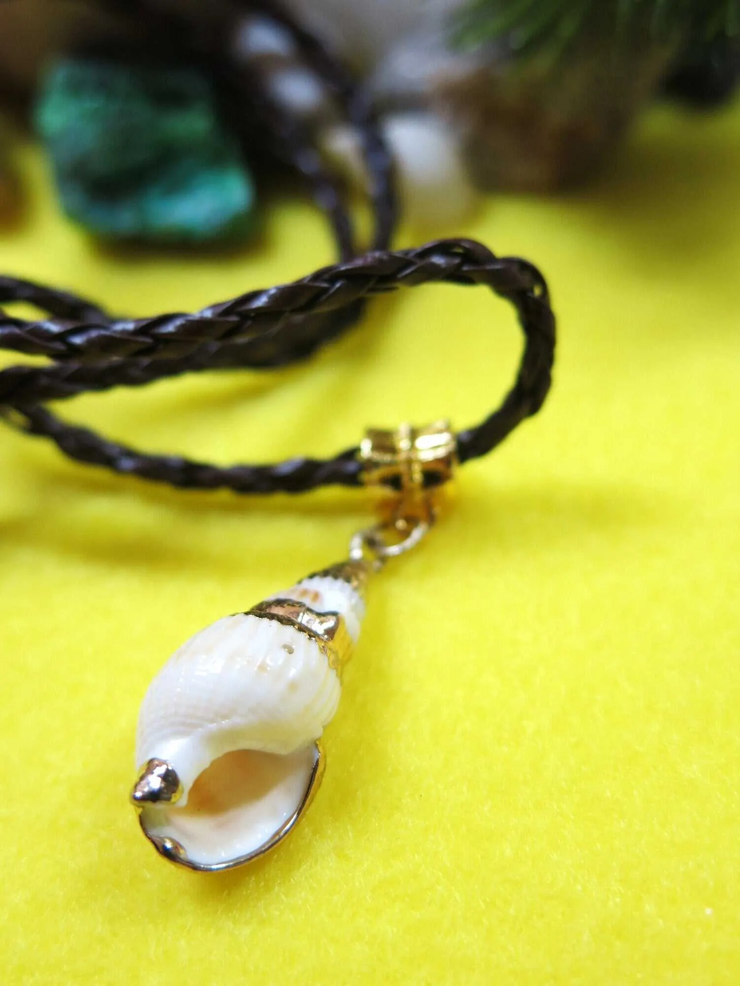 Natural Sea Shell Pendant Beach Unisex Necklace, Boho Seashell Leather Cord Summer Casual Necklace