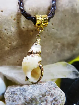 Natural Sea Shell Pendant Beach Unisex Necklace, Boho Seashell Leather Cord Summer Casual Necklace