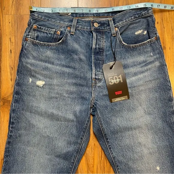 NWT Levi’s 501 Distressed Jeans in Athens Dark W30 X L30