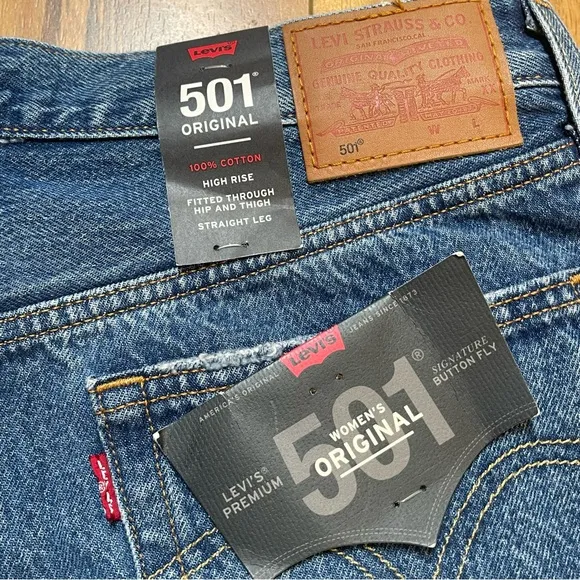 NWT Levi’s 501 Distressed Jeans in Athens Dark W30 X L30