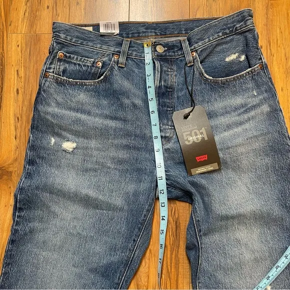 NWT Levi’s 501 Distressed Jeans in Athens Dark W30 X L30
