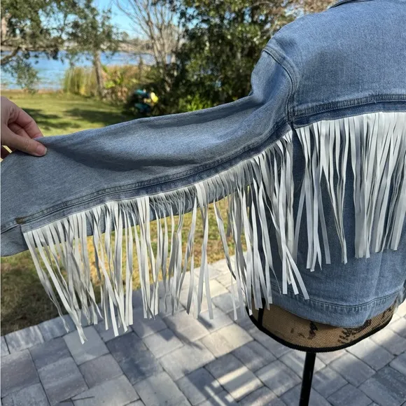 NWT VIGOSS Faux Leather Fringe Jean Jacket Size Small