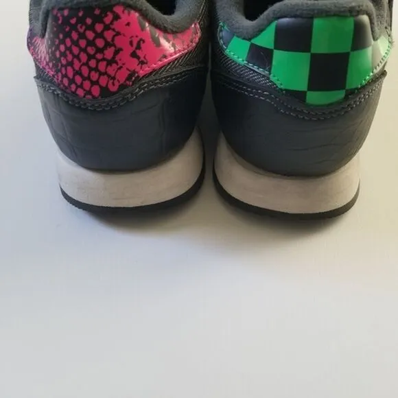 Reebok Wonder Woman Cheetah Retro Sneaker Women size 5.5