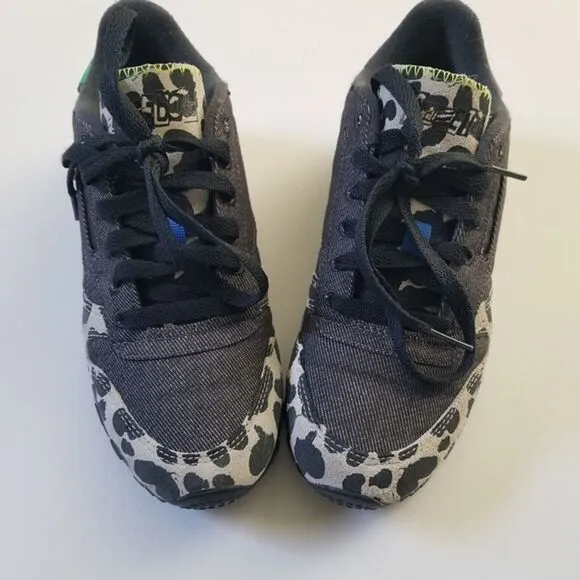 Reebok Wonder Woman Cheetah Retro Sneaker Women size 5.5