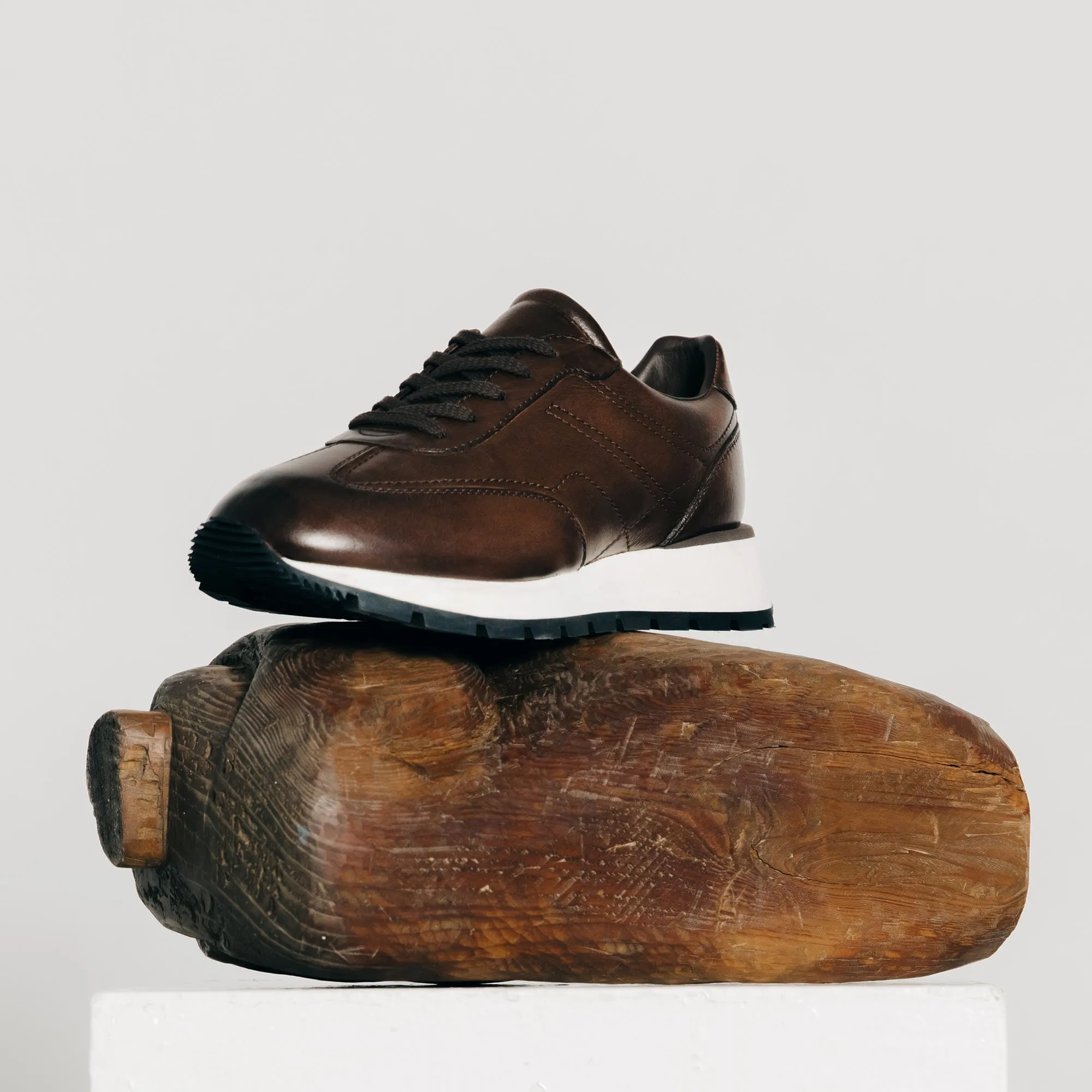 Retro Runner in Mocha