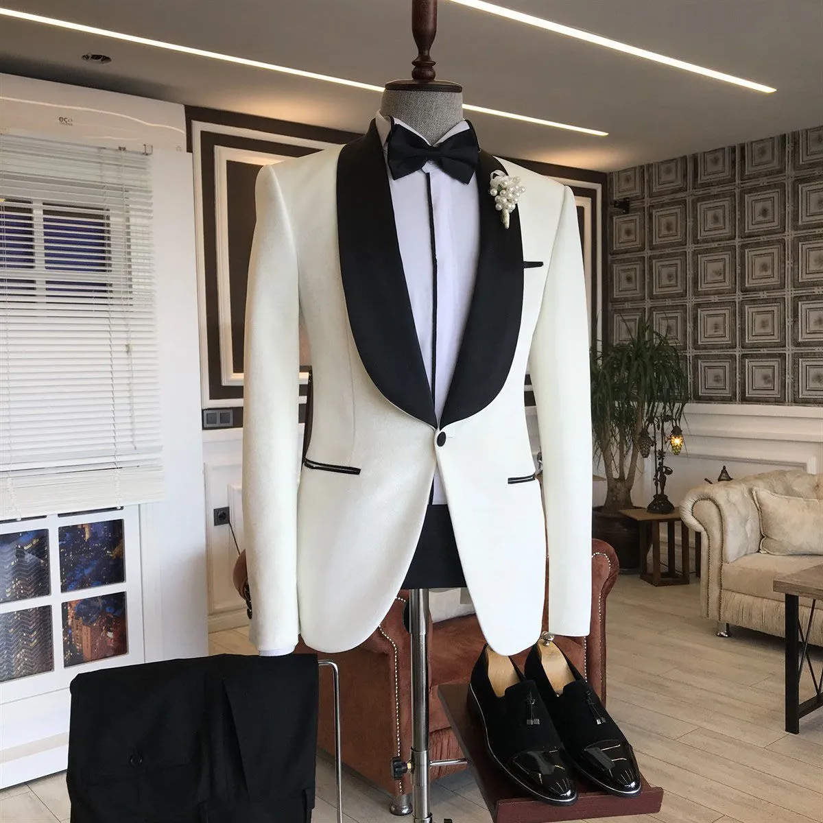 Simple White Shawl Lapel Wedding Suit For Grooms