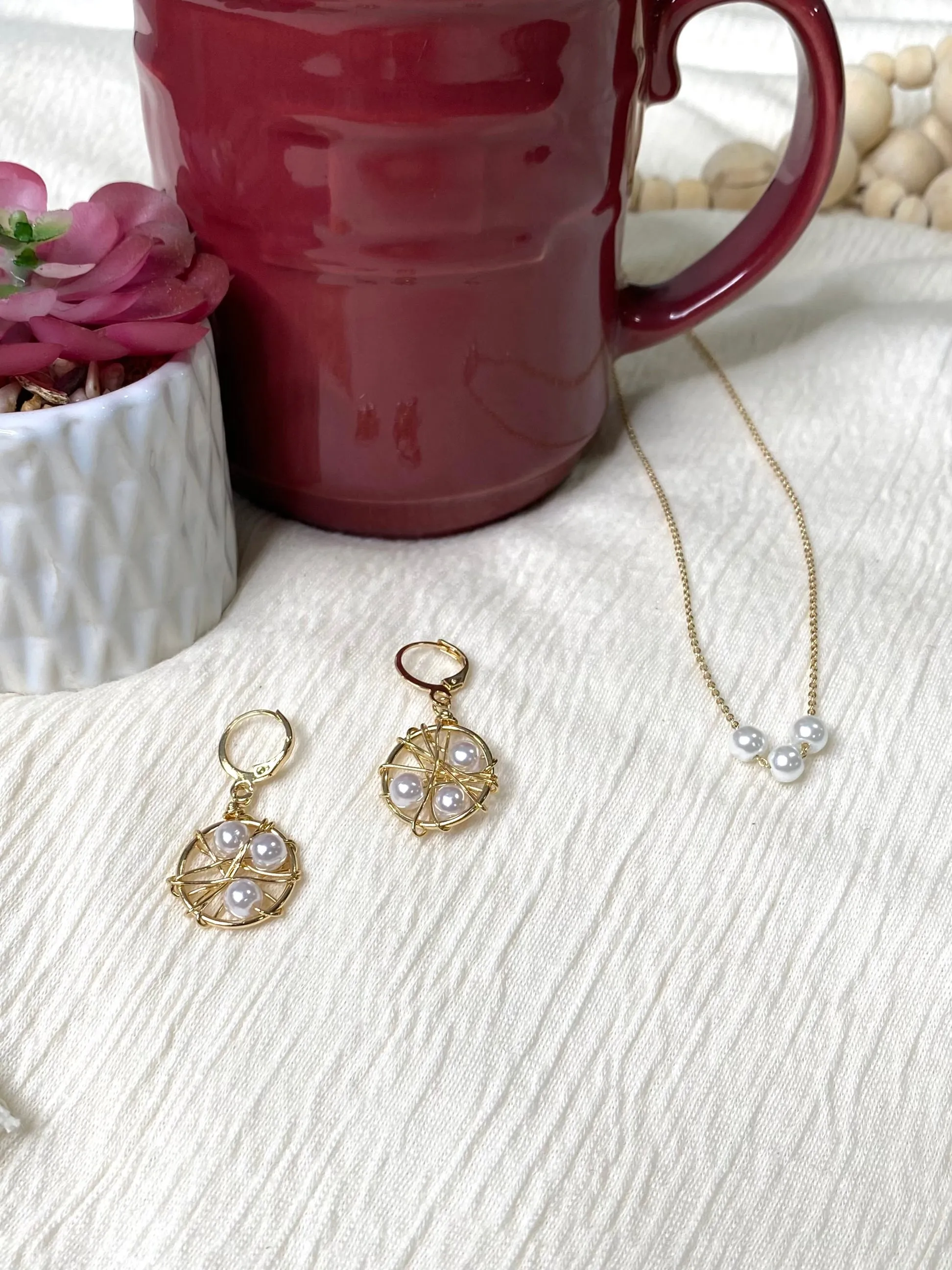 Three Pearl Necklace in Gold