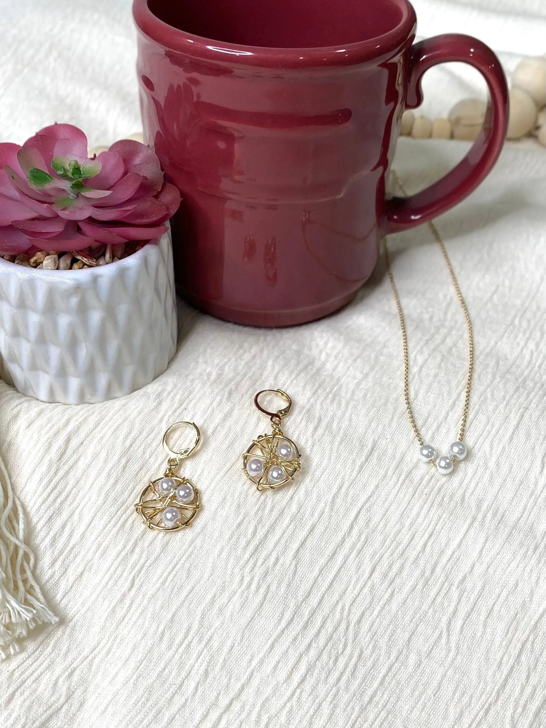 Three Pearl Necklace in Gold
