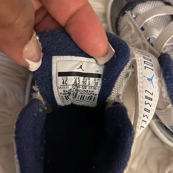 Toddler Boys 4c Jordan Retro 11 Blue/White Leather Upper Velcro Closure Strap