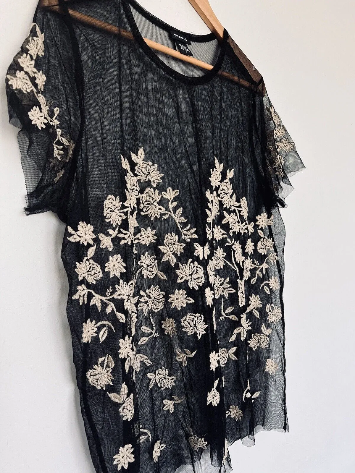 TORRID Floral Embroidered Sheer Blouse Sz M Black Short Sleeve Top