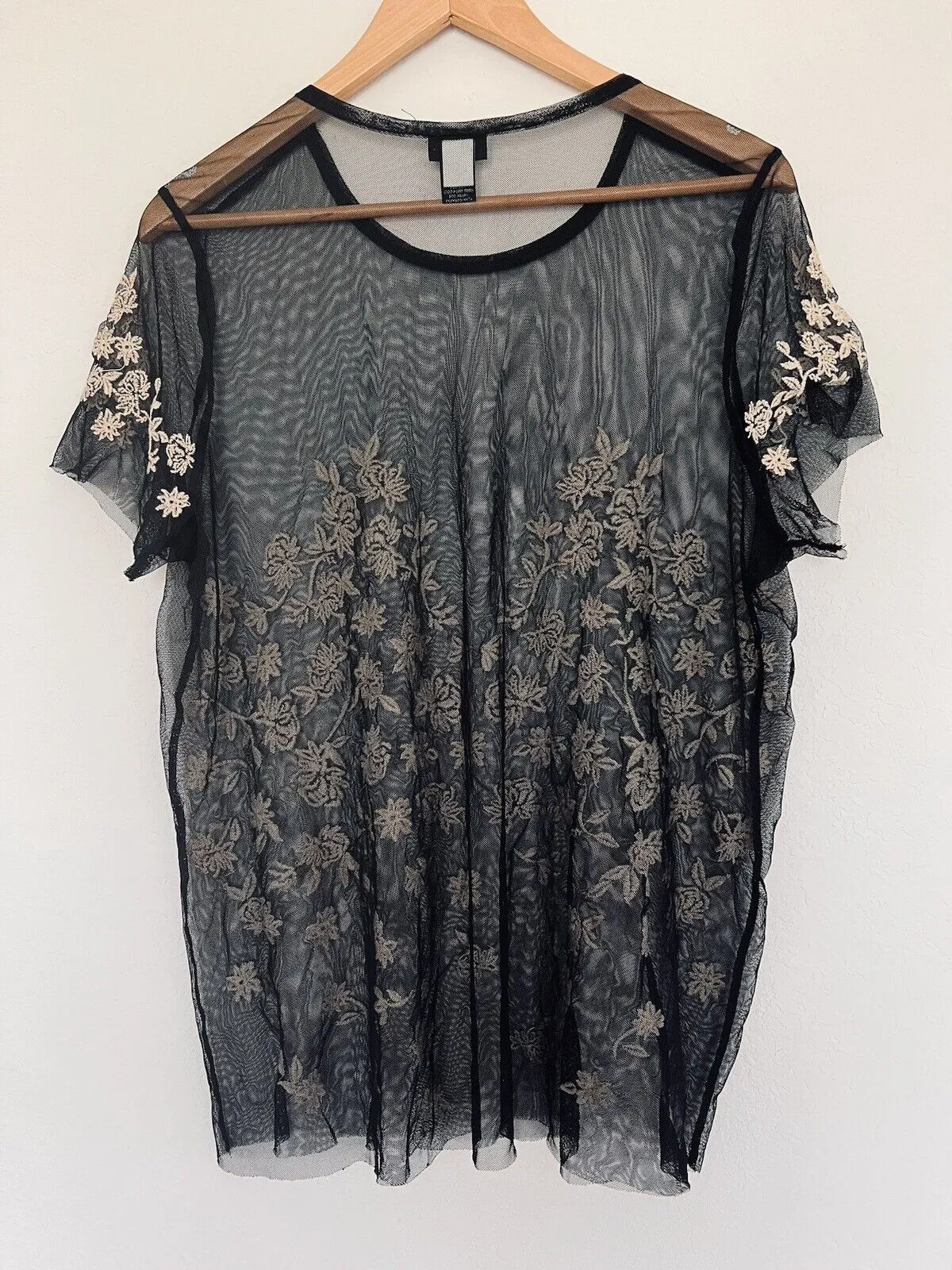 TORRID Floral Embroidered Sheer Blouse Sz M Black Short Sleeve Top