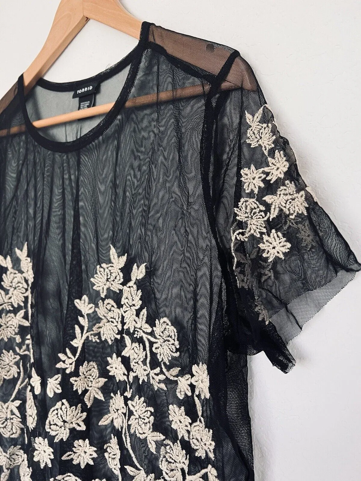 TORRID Floral Embroidered Sheer Blouse Sz M Black Short Sleeve Top