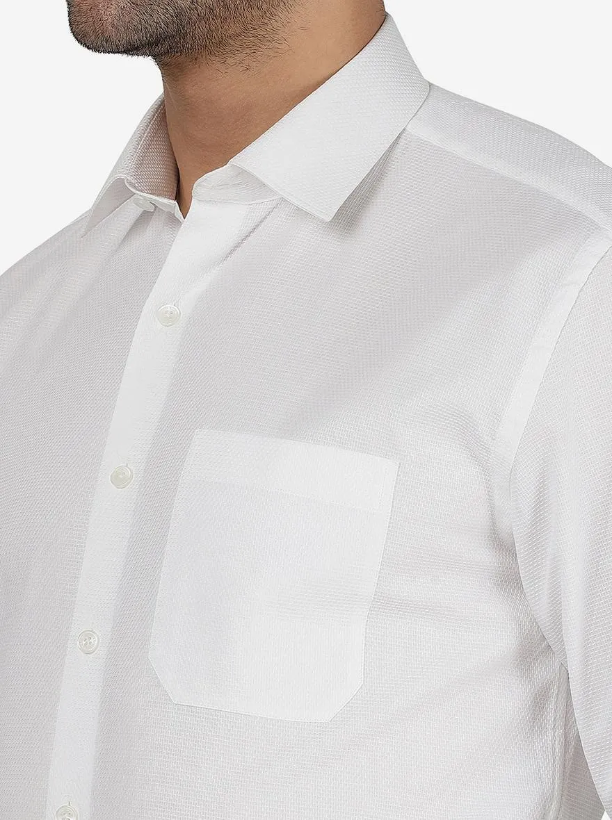White Solid Regular Fit Formal Shirt | JadeBlue