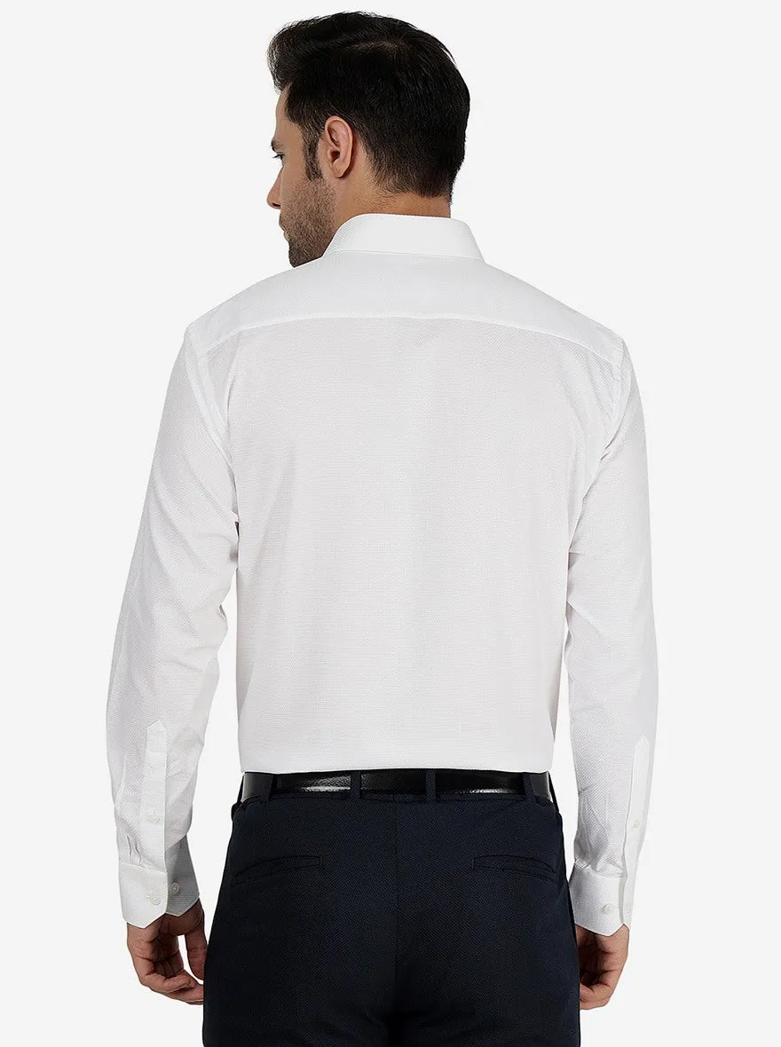 White Solid Regular Fit Formal Shirt | JadeBlue