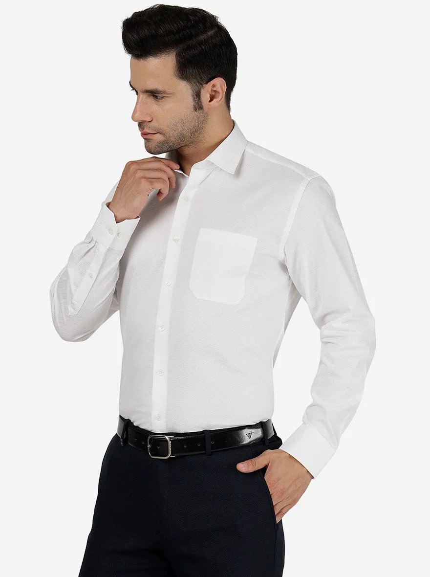 White Solid Regular Fit Formal Shirt | JadeBlue